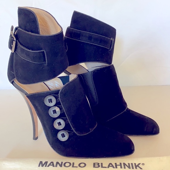 - Manolo Blahnik Black Suede Button Boot Heels 39.5 - Picture 2 of 14